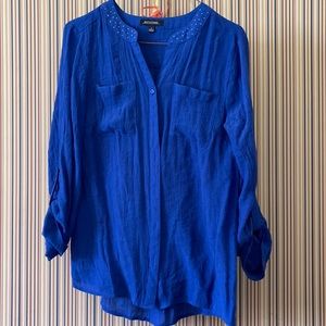 Women’s lightweight linen top